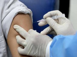 CoronaVac se basa en una cepa viral de SARS-CoV-2 aislada originalmente de un paciente chino. EFE/ARCHIVO