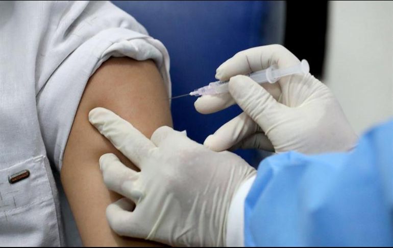 CoronaVac se basa en una cepa viral de SARS-CoV-2 aislada originalmente de un paciente chino. EFE/ARCHIVO