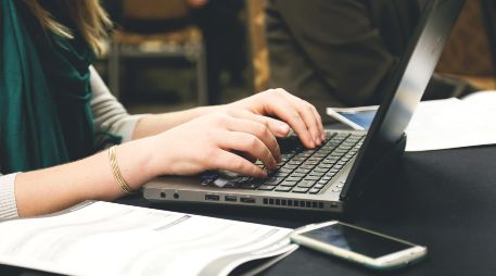 De no habilitar o actualizar los datos de contacto en el buzón tributario del SAT, un contribuyente puede tener multas de hasta 9 mil 250 pesos. ESPECIAL