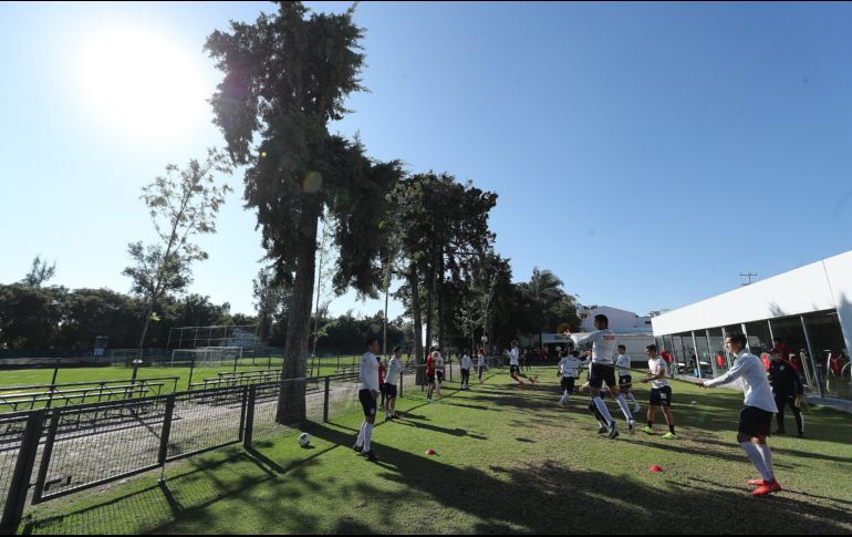 Vucetich solamente trabajará con su gente disponible el viernes, un día antes de enfrentar al Necaxa. TWITTER / @Chivas