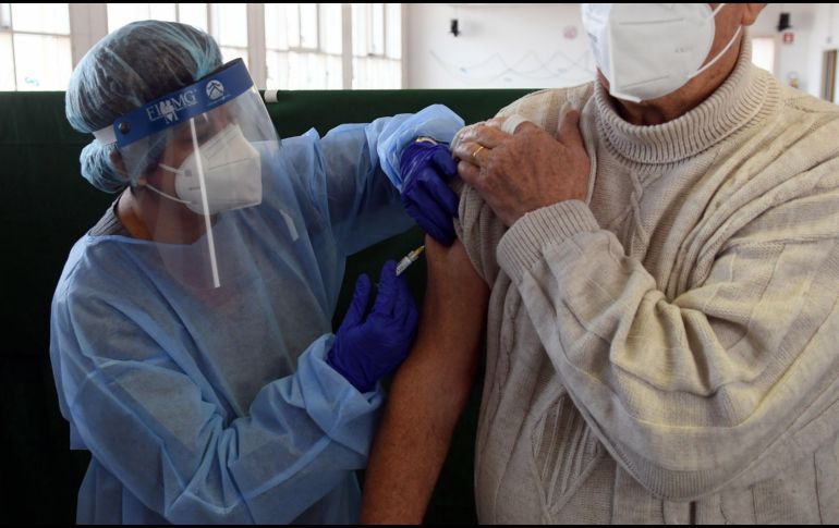 Las pruebas de Fase II brindan datos preliminares importantes, pero no demuestran en última instancia si la vacuna previene la enfermedad. EFE/ A. Canali