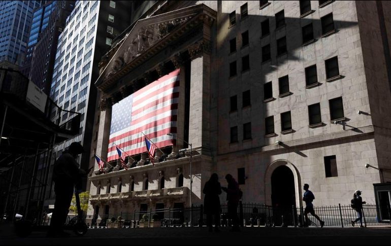 El parqué neoyorquino aceleró el descenso en la última hora debido al reporte de nuevos récords en contagios de coronavirus. EFE/ARCHIVO