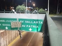 Una de las figuras fue colgada en un paso a desnivel a la altura de avenida México y Abedules, en la colonia Los Pinos, del municipio de Zapopan. ESPECIAL