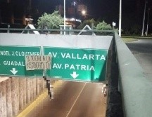 Una de las figuras fue colgada en un paso a desnivel a la altura de avenida México y Abedules, en la colonia Los Pinos, del municipio de Zapopan. ESPECIAL