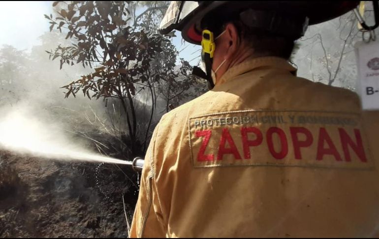 Con dos motobombas y dos pipas las autoridades lograron sofocar el incendio. ESPECIAL