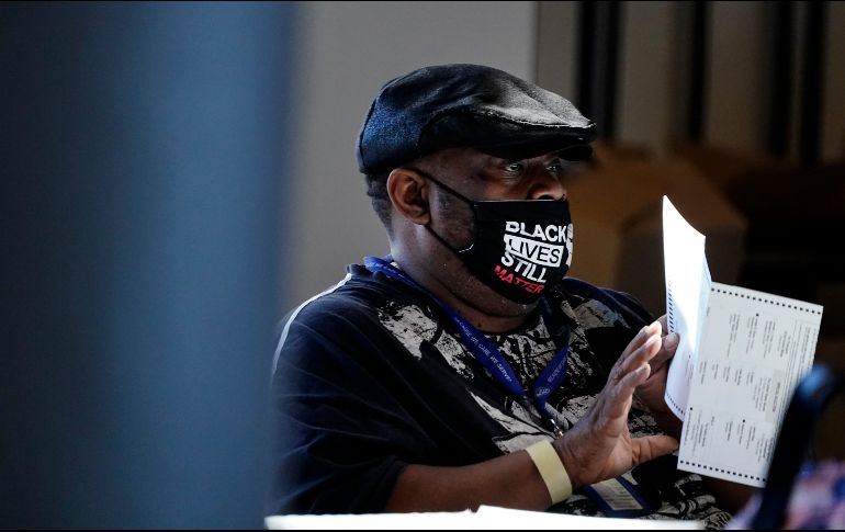 El recuento se realizará mediante escáneres que leen y tabulan los votos. AP / ARCHIVO