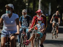 Los asistentes a la Vía RecreActiva tienen la obligación de usar cubrebocas, pero muchos decidieron omitir esta medida. EL INFORMADOR / G. Gallo