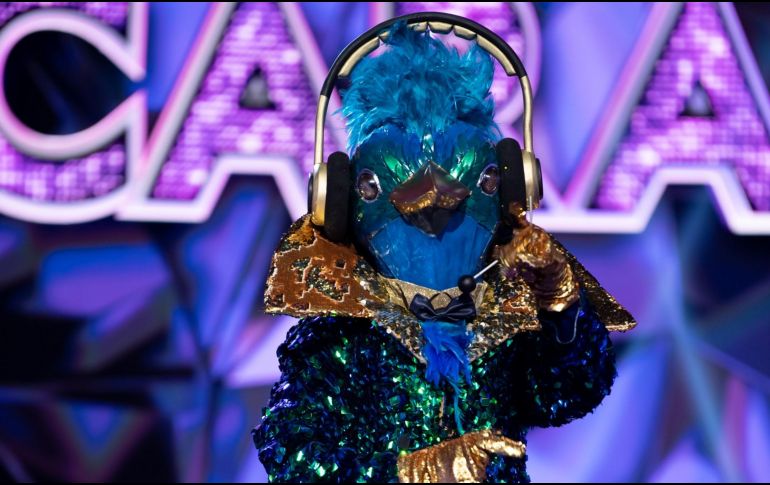 Quetzal tuvo que mostrar el rostro detrás de la máscara, siendo el cantante y actor Mane de la Parra. TWITTER/@eslamascara