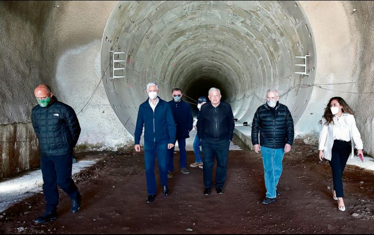 Supervisión. El Presidente visitó las obras del Tren Interurbano. EFE
