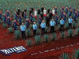 DE LUJO. Para la foto oficial, los Alteños posaron entre agaves. ESPECIAL