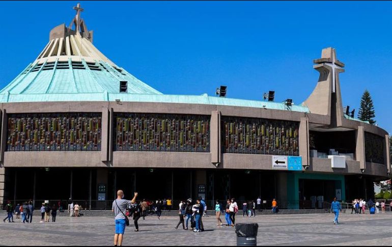 Pese a que se mantendrá cerrada la Basílica, no se impedirán las actividades comerciales en la zona. EFE/J. Pazos