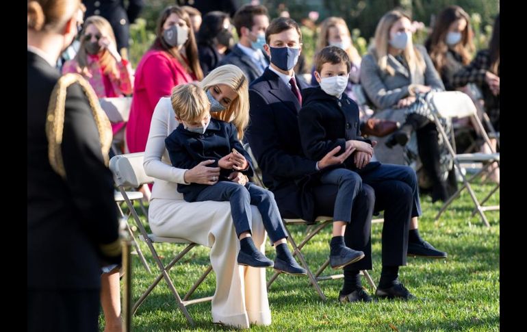 Durante la ceremonia, Trump se aproximó al animal 