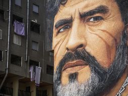 El astro del futbol Diego Maradona falleció este miércoles tras sufrir un paro cardiorrespiratorio en Buenos Aires, a sus 60 años de edad, según informó su jefe de prensa. EFE