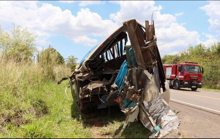 Varias de las víctimas quedaron atrapadas entre los fierros retorcidos de los vehículos. AP/J. Oliveira