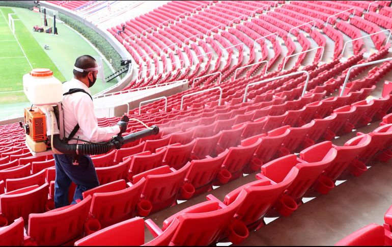 Aunque existe riesgo al reabrir el estadio, de implementar de forma correcta los protocolos, se podría lograr cero contagios. TWITTER/ @Chivas