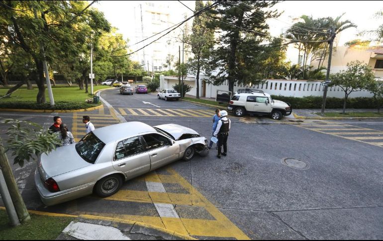 Se remitirán al corralón los vehículos sin seguro cuando el propietario no concilie con su contraparte. EL INFORMADOR/Archivo