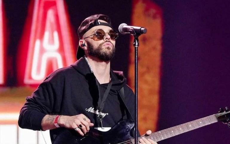 A consecuencia del accidente Jesse tiene una férula. INSTAGRAM / @cheeseandbeans