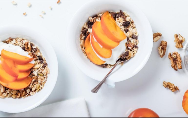 La combinación de almendras con yogurt y otros ingredientes pueden ser la clave de una variedad de snacks saludables. ESPECIAL / PEXELS