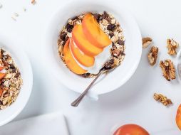 La combinación de almendras con yogurt y otros ingredientes pueden ser la clave de una variedad de snacks saludables. ESPECIAL / PEXELS