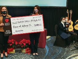 Entrega del cheque por cinco mil dólares a la Fundación Líderes del Siglo A.C. (LISI). EL INFORMADOR/N. Gutiérrez