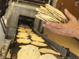 Recalcan que la decisión de aumentar o no el precio debe ser de cada tortillería. EL INFORMADOR/ARCHIVO