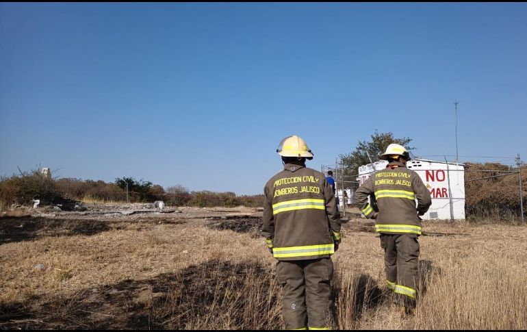 En conjunto con seguridad pública de Tonalá se aseguró y enmarcó el área donde quedaron los restos del ahora fallecido. ESPECIAL