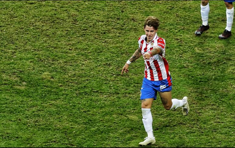 Chivas sacó ventaja en el partido de ida de los cuartos de final ante el América. Imago7