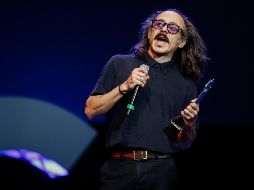 El director Gerardo Naranjo recibe el galardón a “Mejor película mexicana” en el Premio Mezcal por “Kokoloko”. EL INFORMADOR/G. Gallo