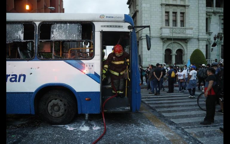 Más de 35 personas fueron detenidas debido a los disturbios. EFE/E. Biba