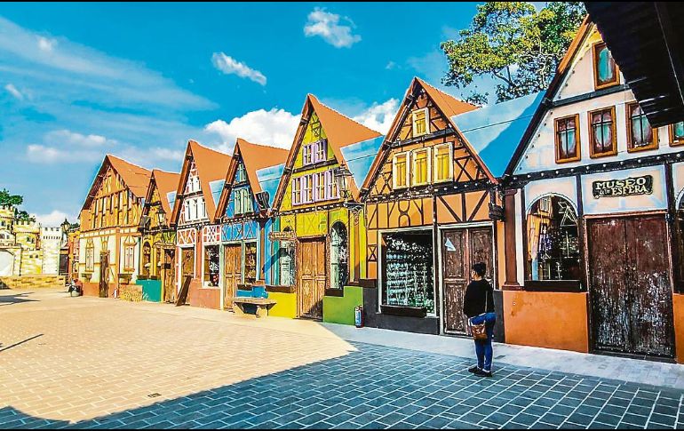 TIENDAS DE ARTESANÍAS. Mil colores ante tus ojos. ESPECIAL