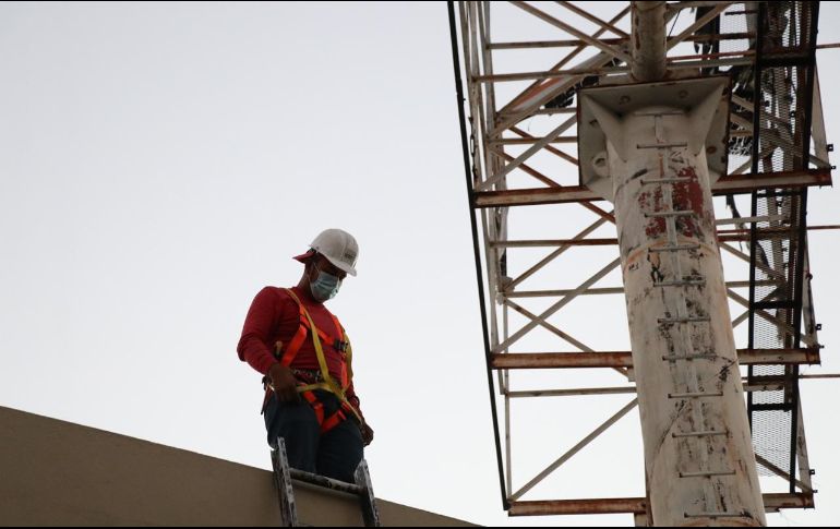 El retiro de espectaculares que inclumplen con reglamentos comenzó el pasado jueves. ESPECIAL/Gobierno de Guadalajara
