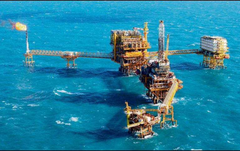 EXTRACCIÓN. Los países se comprometen a explotar menos petróleo por la caída de consumo. EFE