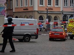El conductor fue detenido, informaron fuentes de la Policía, mientras que la zona fue acordonada y se desplegó un fuerte operativo policial. AP / H. Tittel