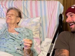 Este joven y su abuela se olvidaron por completo del sufrimiento compartiendo un 