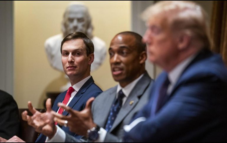 Veinticinco préstamos, valorados en tres mil 650 MDD, fueron entregados a empresas con direcciones en propiedades inmobiliarias de Trump y Kushner. EFE/Archivo