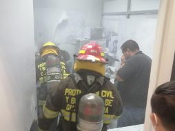 A la llegada de los bomberos, el propio personal de la Fiscalía ya había apagado el incendio con los extintores. ESPECIAL