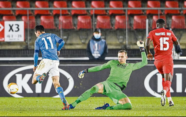 El mexicano Hirving Lozano (#11) ingresó para el segundo tiempo, aunque su equipo peleará por su boleto hasta el último encuentro. AFP