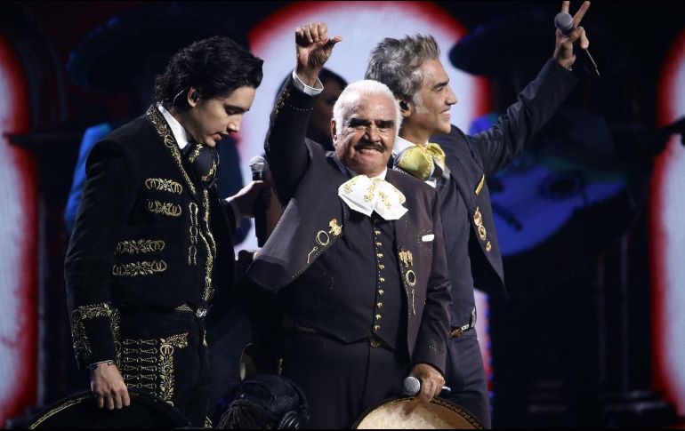 Vicente Fernández ha grabado más de 50 discos a lo largo de su carrera. AFP