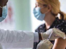 ¿Cómo saber si la vacuna que te vas a aplicar es segura?