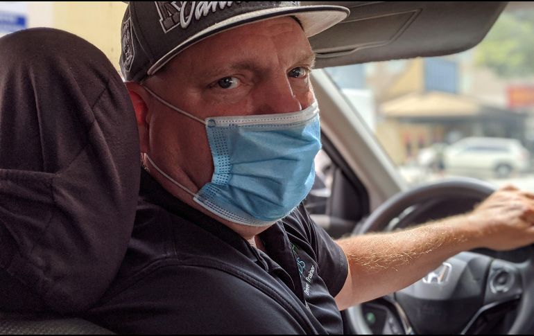 Sugieren que para evitar la propagación del coronavirus COVID-19, el pasajero esté sentado lo más lejos posible del conductor. EFE / ARCHIVO