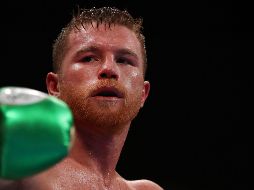 El campeón mexicano señaló que ''ahora lo más importante, lo que tenemos en mente, son otros objetivos. El primero es Callum Smith'', y luego Golovkin. AFP / ARCHIVO