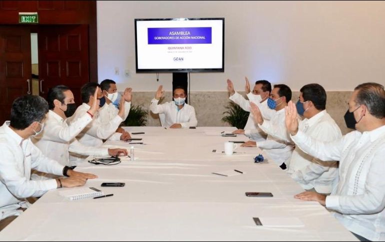 Ayer, diecisiete ex gobernadores del PAN enviaron una carta a todos los consejeros nacionales del blanquiazul pidiendo concretar alianzas con todos los partidos con excepción de Morena. TWITTER/ @GOAN_MX