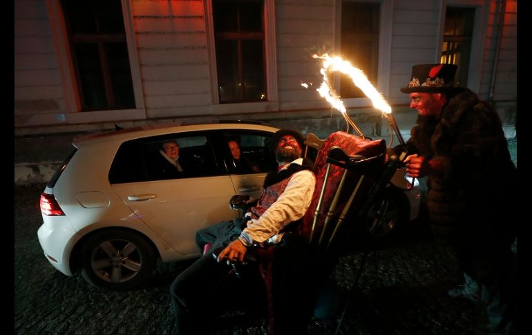 Los coches primero condujeron hasta el 