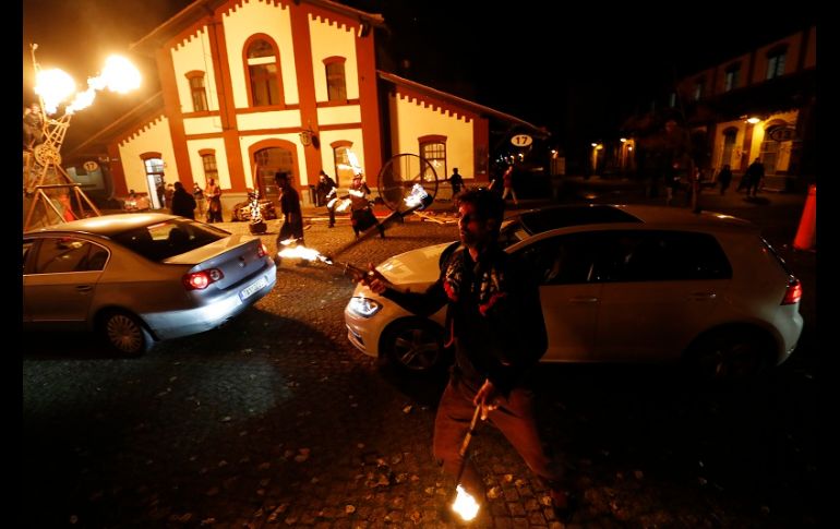 Los coches primero condujeron hasta el 