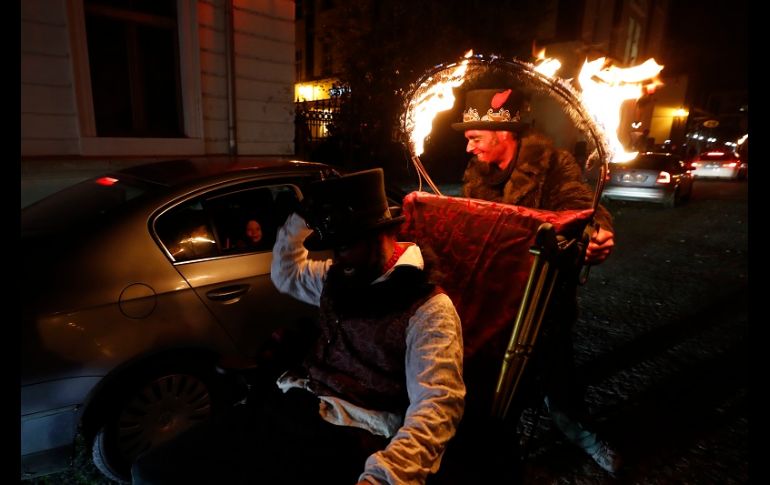 Los coches primero condujeron hasta el 