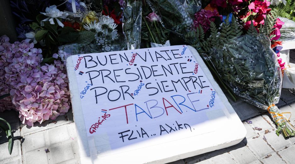 Miles de uruguayos han expresado su pesar por la muerte de Vázquez. EFE / F. Anfitti
