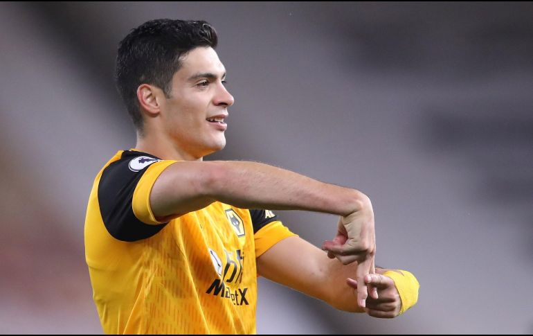 Raúl Jiménez ya se encuentra en su casa con su familia. EFE/ARCHIVO