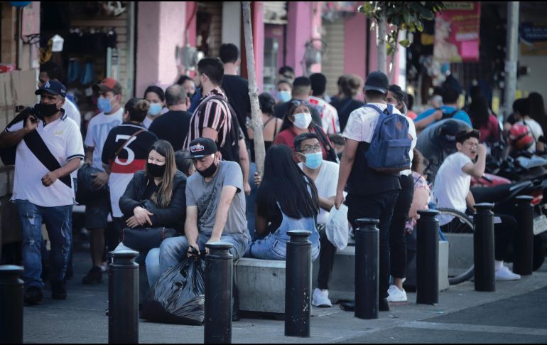 PELIGRO. Las aglomeraciones y el COVID-19 pueden ser una grave combinación durante el inicio de la temporada invernal.  EL INFORMADOR • F. Atilano 