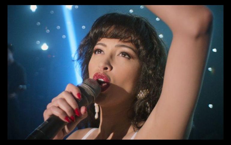 Christian Serratos interpreta a Selena en la nueva serie de Netflix sobre su vida. NETFLIX