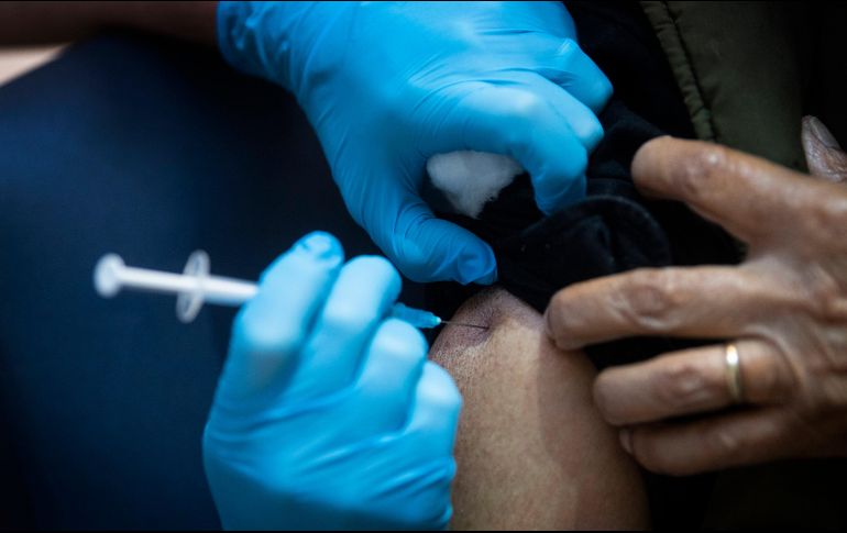 Se prevé que las dosis lleguen al país en la tercera semana de diciembre y de inmediato comenzará la aplicación, etapa que continuará en los primeros meses de 2021. AFP / V. Jones